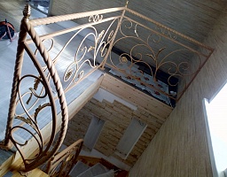 Кованая лестница в селе Ягодное
